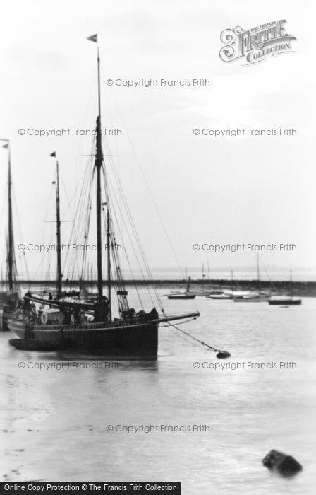 Photo of Yarmouth, Harbour 1932