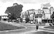 The Parade 1934, Yelverton