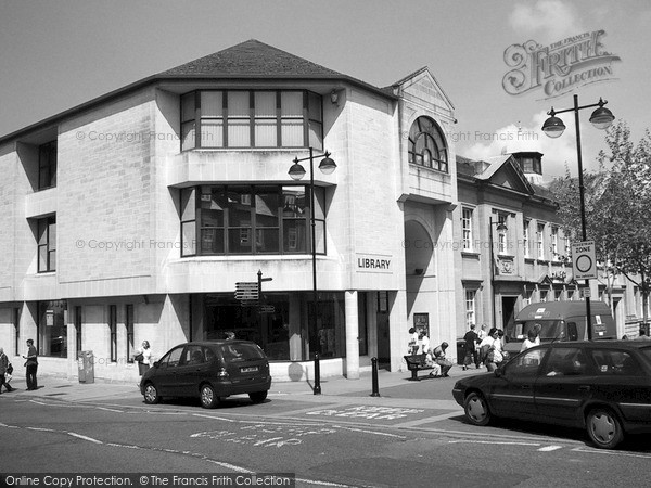 Photo of Yeovil, Library 2004