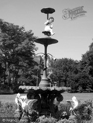 Sidney Gardens Fountain 2004, Yeovil