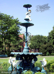 Sidney Gardens Fountain 2004, Yeovil