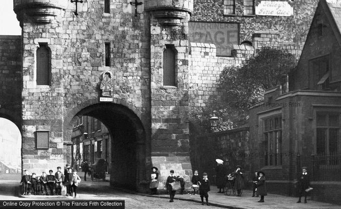 Photo of York, Children At Micklegate Bar 1907