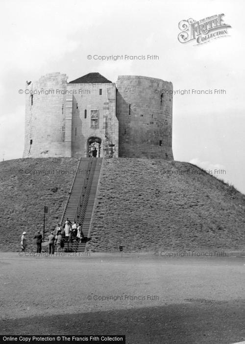 Photo of York, Clifford's Tower 1951