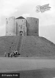 Clifford's Tower 1951, York