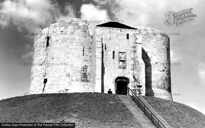 Photo of York, Cliffords Tower c1950