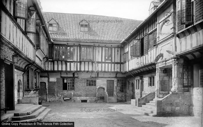 Photo of York, St William's College Courtyard 1911