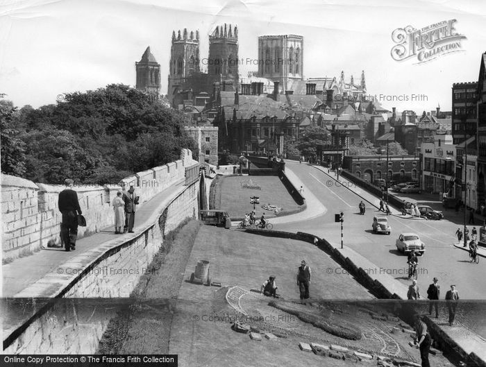 Photo of York, The City Walls c.1960
