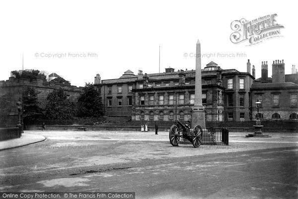 Photo of York, the War Monument 1909