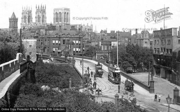Photo of York, Traffic From The City Walls 1911